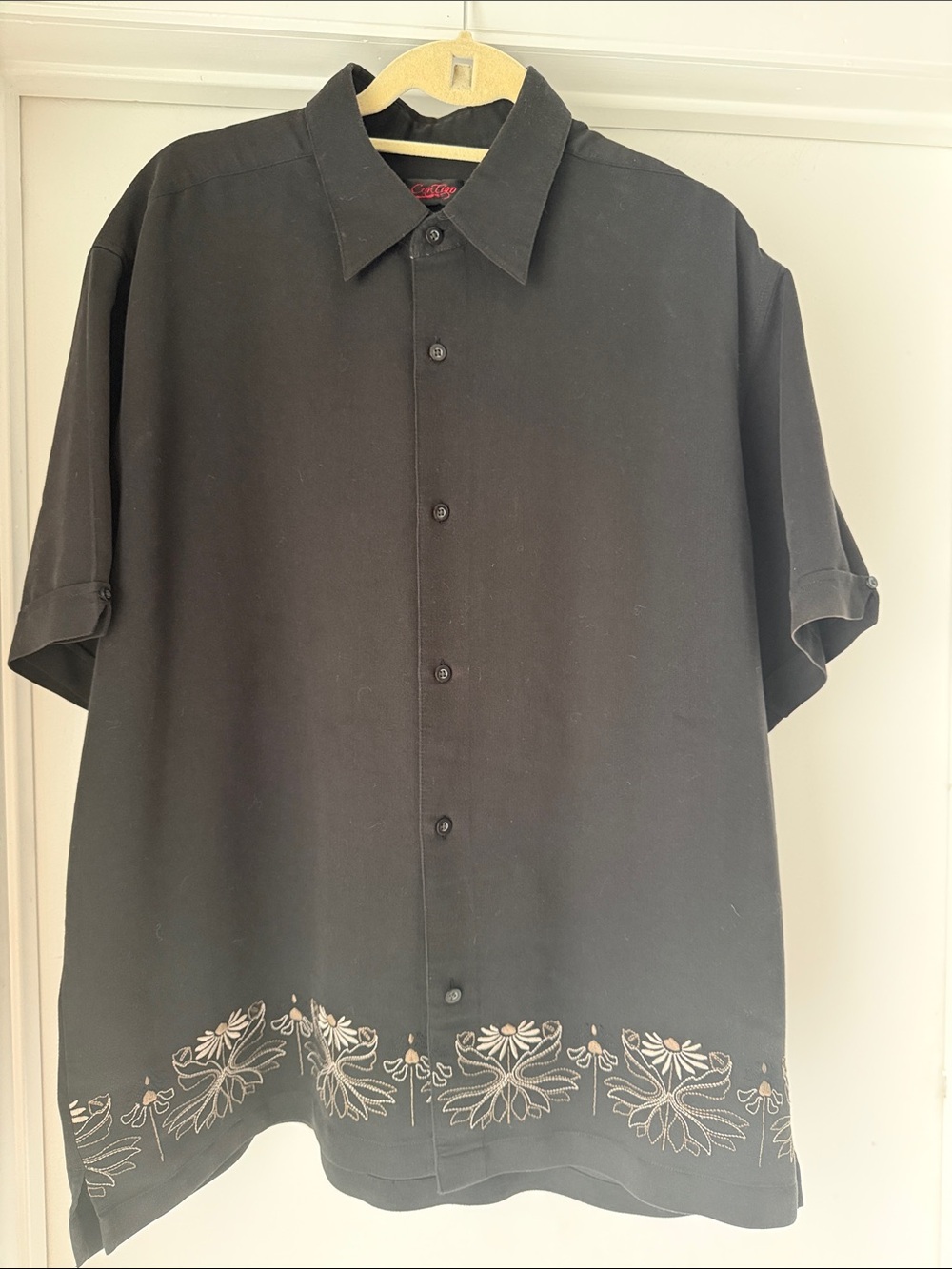 Contigo Black Short-Sleeve Button-Down Shirt with Embroidered Hem